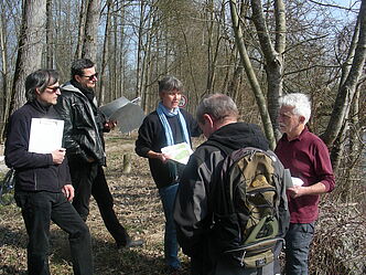 Was derzeit an der Isar gefunden wird, zeigen Manfred Drobny, Wolfgang Willner, Dr. Christine Margraf, Dr. Michael Gebhardt und Dr. Klaus Mandery